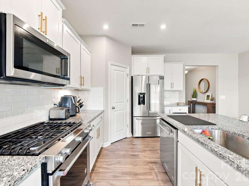 12028 Grinstead Lane, Charlotte, NC 28278.  MLS# CAR4420733, YatesRealty ID 48492. 