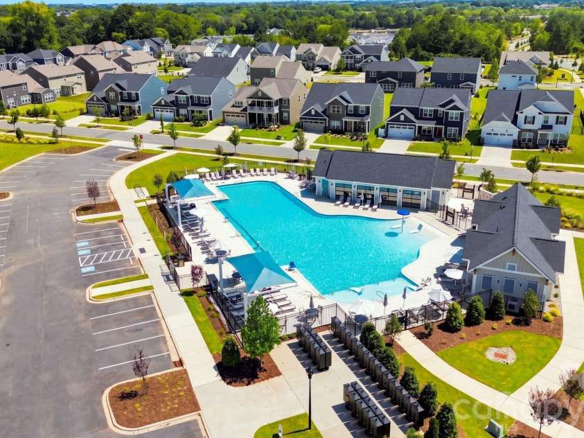 12028 Grinstead Lane, Charlotte, NC 28278.  MLS# CAR4420733, YatesRealty ID 48492. Community Pool