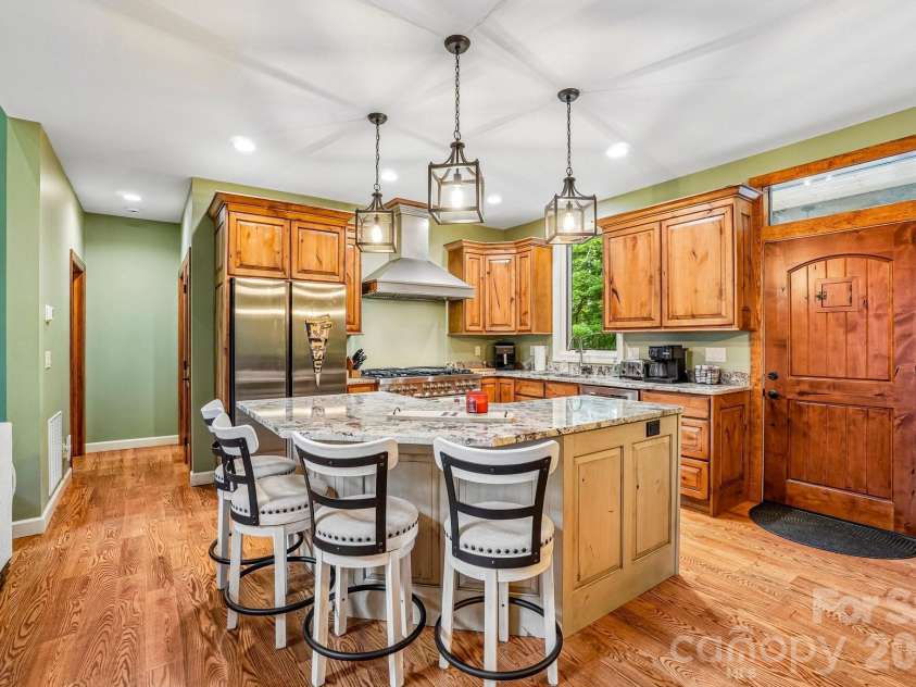 1067 English Ridge Drive, Mars Hill, NC 28754.  MLS# CAR4409023, YatesRealty ID 48493. Breakfast Bar