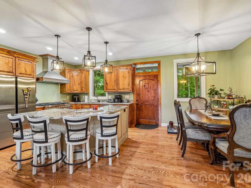 1067 English Ridge Drive, Mars Hill, NC 28754.  MLS# CAR4409023, YatesRealty ID 48493. Breakfast Bar