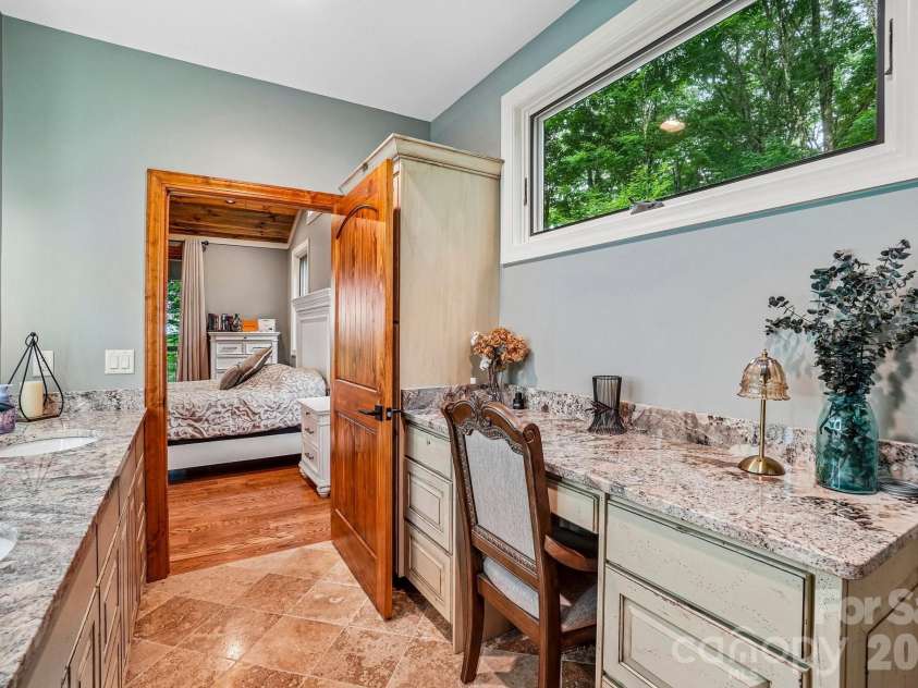 1067 English Ridge Drive, Mars Hill, NC 28754.  MLS# CAR4409023, YatesRealty ID 48493. Dressing Table