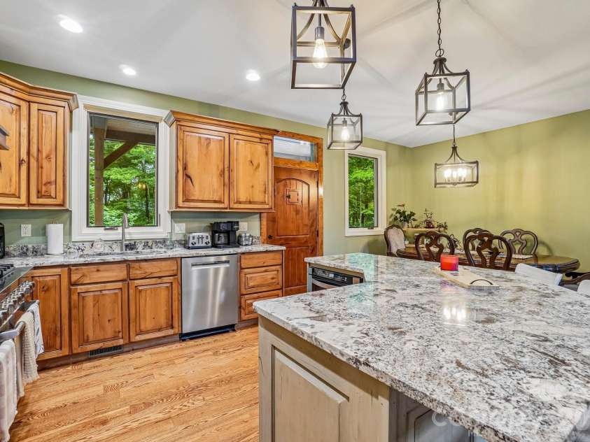 1067 English Ridge Drive, Mars Hill, NC 28754.  MLS# CAR4409023, YatesRealty ID 48493. Gourmet Kitchen