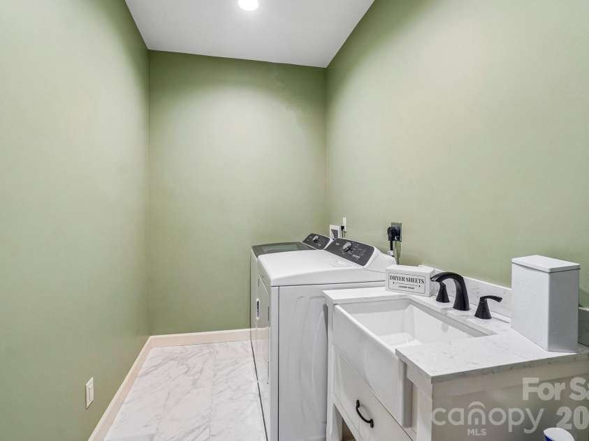 1067 English Ridge Drive, Mars Hill, NC 28754.  MLS# CAR4409023, YatesRealty ID 48493. Laundry Room
