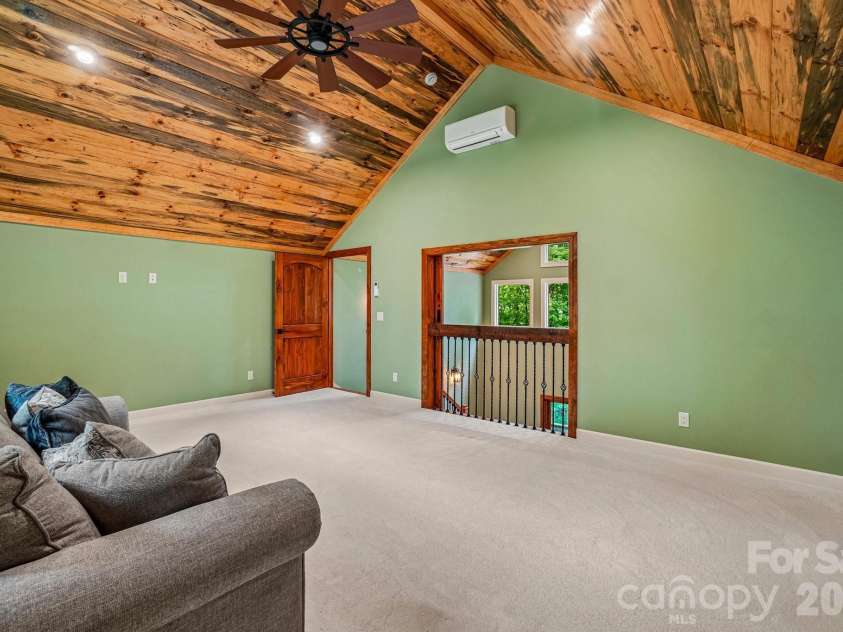 1067 English Ridge Drive, Mars Hill, NC 28754.  MLS# CAR4409023, YatesRealty ID 48493. Loft Area