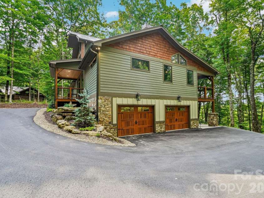 1067 English Ridge Drive, Mars Hill, NC 28754.  MLS# CAR4409023, YatesRealty ID 48493. Luxury Custom Home