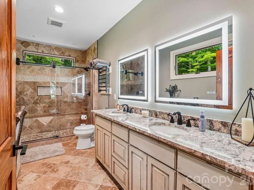 1067 English Ridge Drive, Mars Hill, NC 28754.  MLS# CAR4409023, YatesRealty ID 48493. Primary Bath