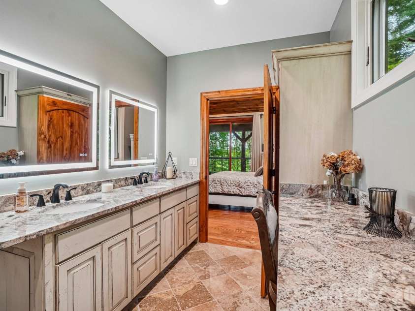 1067 English Ridge Drive, Mars Hill, NC 28754.  MLS# CAR4409023, YatesRealty ID 48493. Primary Bath Dble Sinks