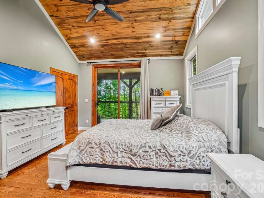 1067 English Ridge Drive, Mars Hill, NC 28754.  MLS# CAR4409023, YatesRealty ID 48493. Vaulted Ceilings