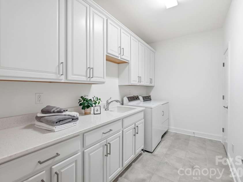 141 ValleyMist Lane, Mooresville, NC 28117.  MLS# CAR4418250, YatesRealty ID 48494. 
