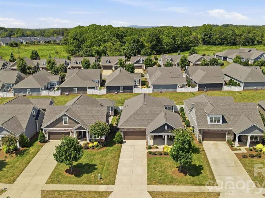 141 ValleyMist Lane, Mooresville, NC 28117.  MLS# CAR4418250, YatesRealty ID 48494. 