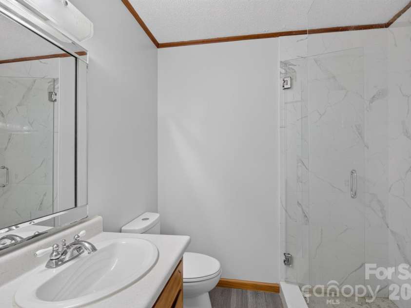 2661 Tiffany Street, Conover, NC 28613.  MLS# CAR4414689, YatesRealty ID 48496. Hallway Full Bathroom