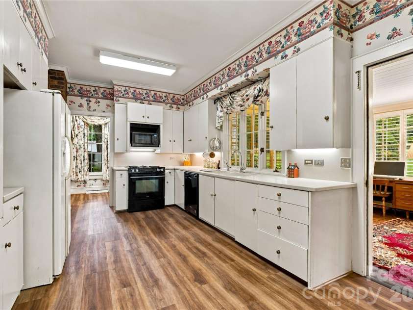 209 Labans Lane, Lincolnton, NC 28092.  MLS# CAR4419321, YatesRealty ID 48497. Additional kitchen view highlighting the generous workspace.