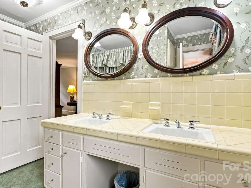 209 Labans Lane, Lincolnton, NC 28092.  MLS# CAR4419321, YatesRealty ID 48497. Dual vanities.