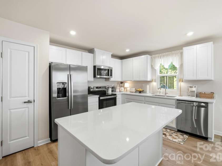 5965 Granbury Drive, Kannapolis, NC 28081.  MLS# CAR4418545, YatesRealty ID 48498. Kitchen