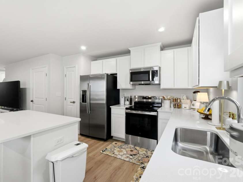 5965 Granbury Drive, Kannapolis, NC 28081.  MLS# CAR4418545, YatesRealty ID 48498. Kitchen