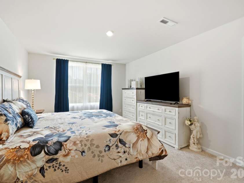 5965 Granbury Drive, Kannapolis, NC 28081.  MLS# CAR4418545, YatesRealty ID 48498. Primary Bedroom