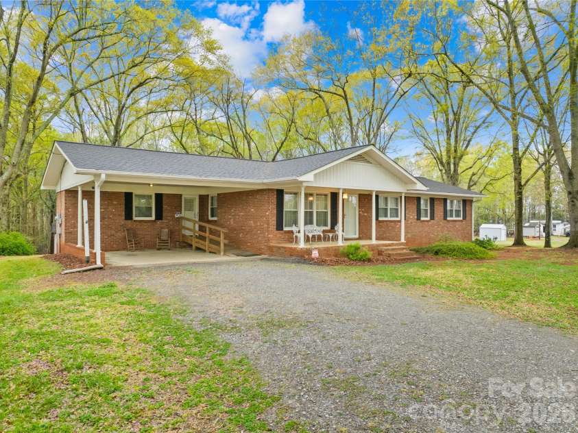 322 Main Street, Shelby, NC 28152.  MLS# CAR4378375, YatesRealty ID 485. 