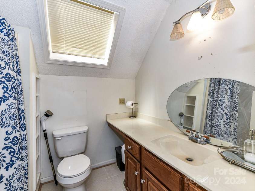 208 Eastwood Drive, Salisbury, NC 28146.  MLS# CAR4177195, YatesRealty ID 4850. 2nd Living Quarters Bathroom!