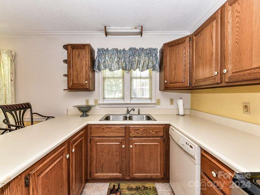 208 Eastwood Drive, Salisbury, NC 28146.  MLS# CAR4177195, YatesRealty ID 4850. 2nd Living Quarters Kitchen!