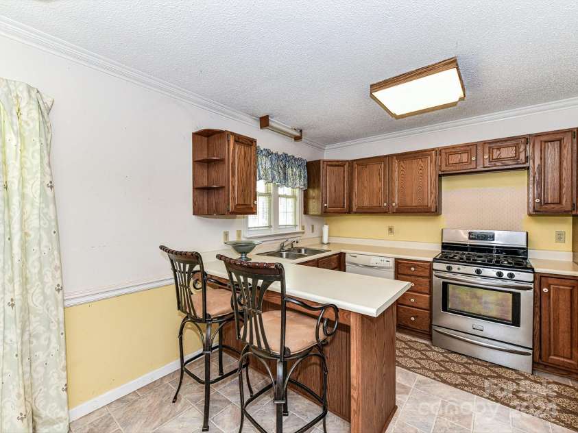 208 Eastwood Drive, Salisbury, NC 28146.  MLS# CAR4177195, YatesRealty ID 4850. 2nd Living Quarters Kitchen/Breakfast Bar!