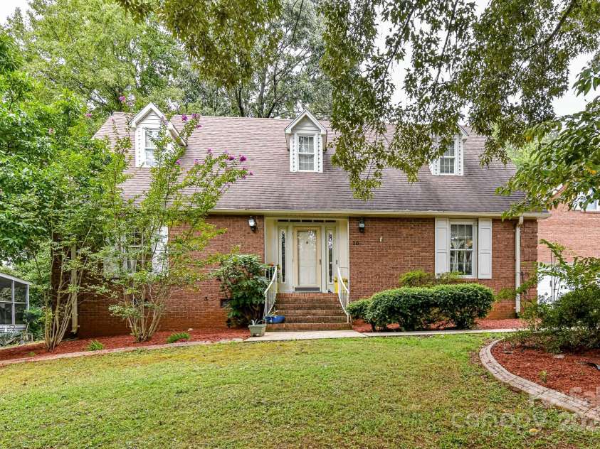 208 Eastwood Drive, Salisbury, NC 28146.  MLS# CAR4177195, YatesRealty ID 4850. Charming, Full Brick Home with 2 Car Garage & 2nd Living Quarters, nestled on .35 acre lot with no HOA!