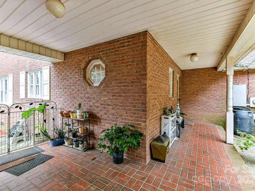 208 Eastwood Drive, Salisbury, NC 28146.  MLS# CAR4177195, YatesRealty ID 4850. Covered Breezeway to connect to 2nd Living Quarters!