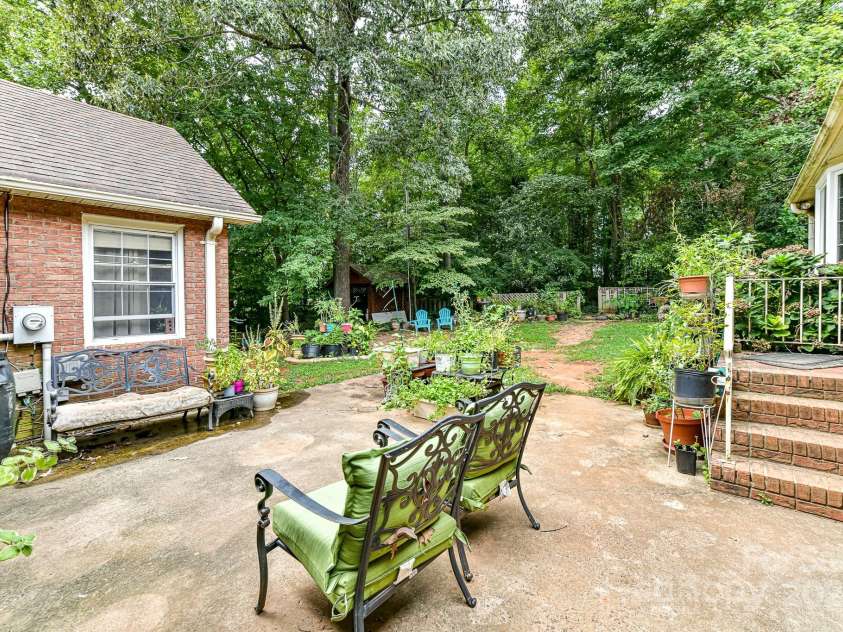208 Eastwood Drive, Salisbury, NC 28146.  MLS# CAR4177195, YatesRealty ID 4850. Expansive Patio with tons of privacy!