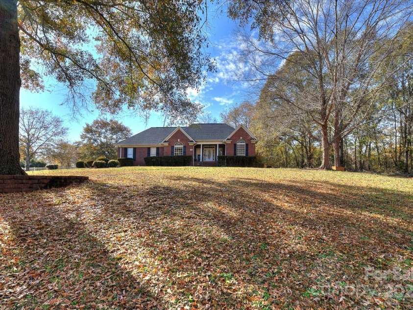 299 Sequoyah Drive, Chesnee, SC 29323.  MLS# CAR4319248, YatesRealty ID 4850. 