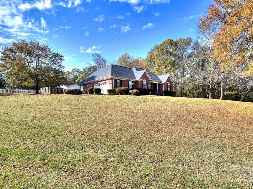299 Sequoyah Drive, Chesnee, SC 29323.  MLS# CAR4319248, YatesRealty ID 4850. 