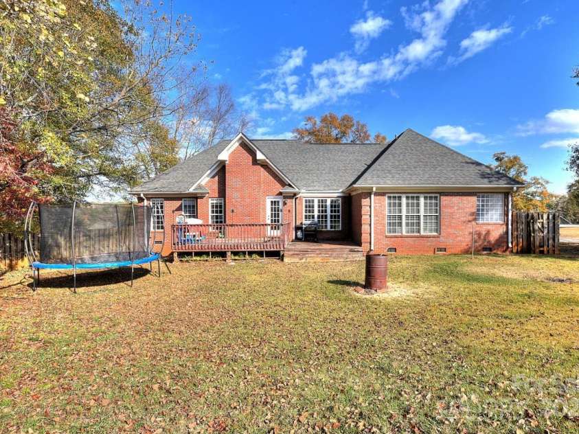 299 Sequoyah Drive, Chesnee, SC 29323.  MLS# CAR4319248, YatesRealty ID 4850. 
