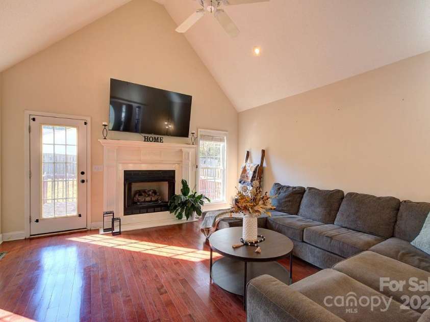 299 Sequoyah Drive, Chesnee, SC 29323.  MLS# CAR4319248, YatesRealty ID 4850. 