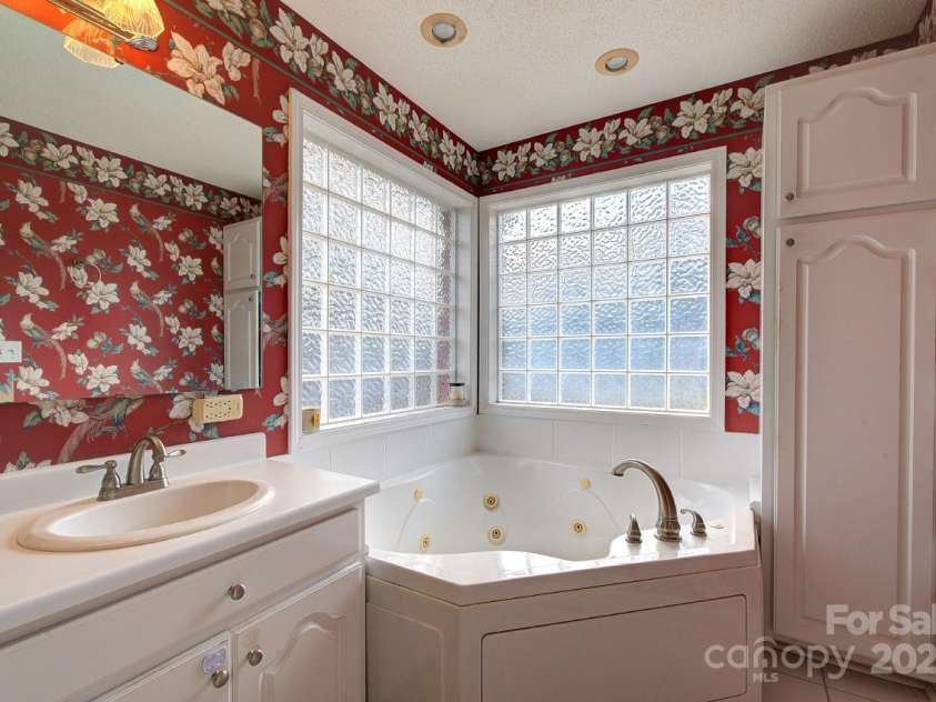 299 Sequoyah Drive, Chesnee, SC 29323.  MLS# CAR4319248, YatesRealty ID 4850. 