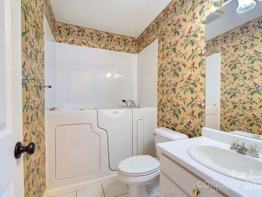 299 Sequoyah Drive, Chesnee, SC 29323.  MLS# CAR4319248, YatesRealty ID 4850. 