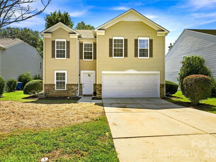 117 Farm Springs Drive, Mount Holly, NC 28120.  MLS# CAR4417237, YatesRealty ID 48501. 