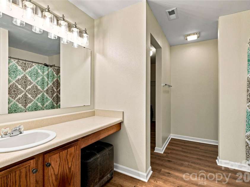 117 Farm Springs Drive, Mount Holly, NC 28120.  MLS# CAR4417237, YatesRealty ID 48501. Primary bath with an extended vanity