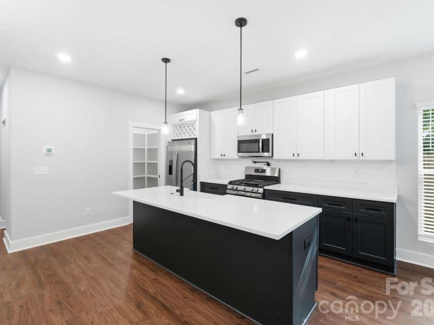 3217 Credenza Road, Charlotte, NC 28208.  MLS# CAR4434142, YatesRealty ID 48502. 