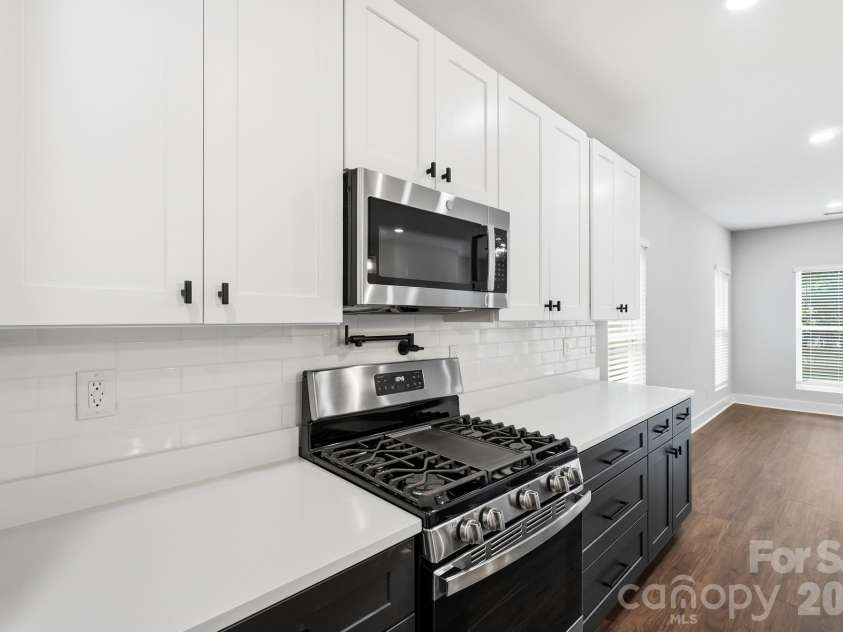 3217 Credenza Road, Charlotte, NC 28208.  MLS# CAR4434142, YatesRealty ID 48502. 
