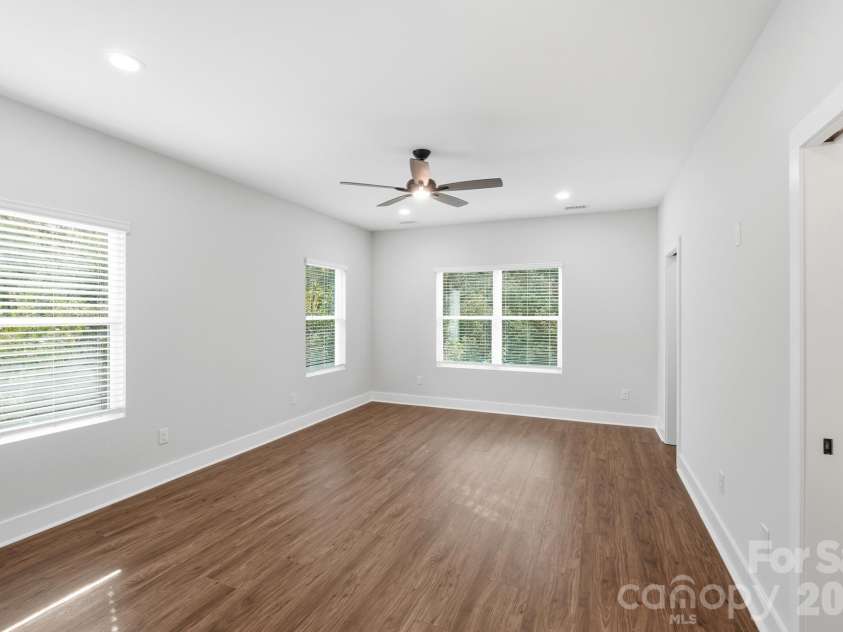 3217 Credenza Road, Charlotte, NC 28208.  MLS# CAR4434142, YatesRealty ID 48502. 