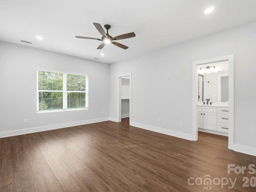 3217 Credenza Road, Charlotte, NC 28208.  MLS# CAR4434142, YatesRealty ID 48502. 
