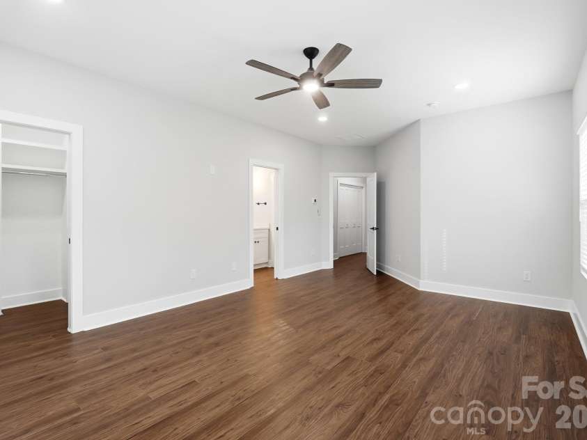 3217 Credenza Road, Charlotte, NC 28208.  MLS# CAR4434142, YatesRealty ID 48502. 