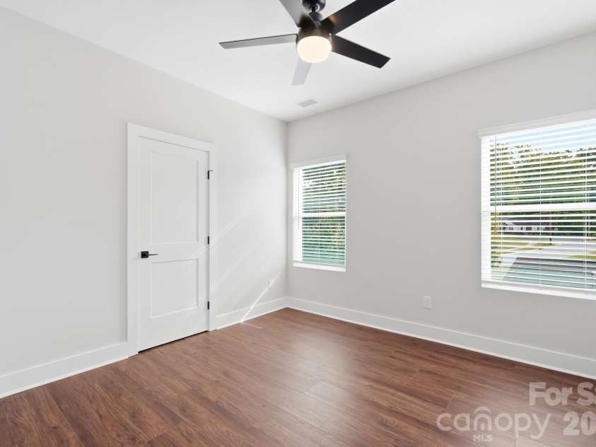3217 Credenza Road, Charlotte, NC 28208.  MLS# CAR4434142, YatesRealty ID 48502. 