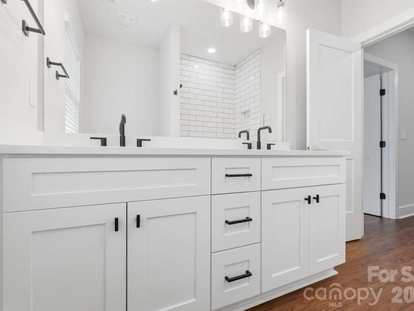 3217 Credenza Road, Charlotte, NC 28208.  MLS# CAR4434142, YatesRealty ID 48502. 