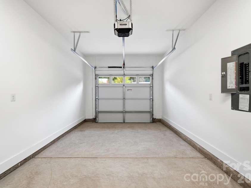 3217 Credenza Road, Charlotte, NC 28208.  MLS# CAR4434142, YatesRealty ID 48502. 