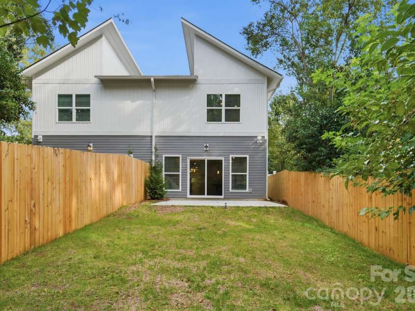 3217 Credenza Road, Charlotte, NC 28208.  MLS# CAR4434142, YatesRealty ID 48502. 
