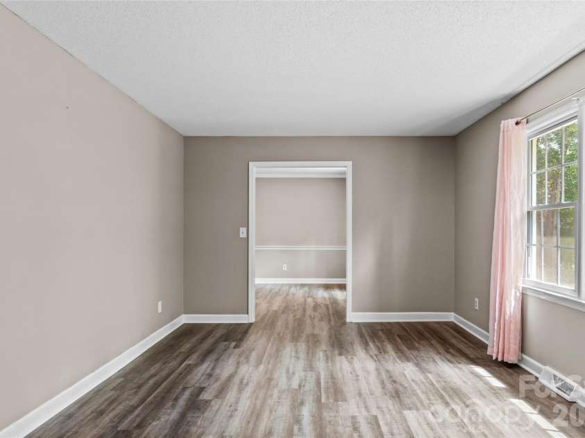 3545 Lakeshore Drive, Clemmons, NC 27012.  MLS# CAR4419434, YatesRealty ID 48503. 