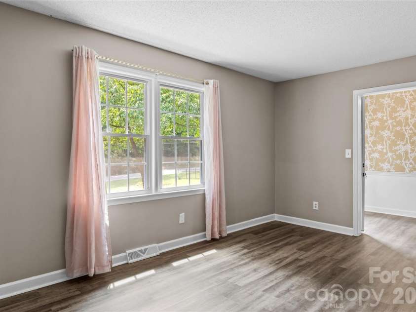 3545 Lakeshore Drive, Clemmons, NC 27012.  MLS# CAR4419434, YatesRealty ID 48503. 