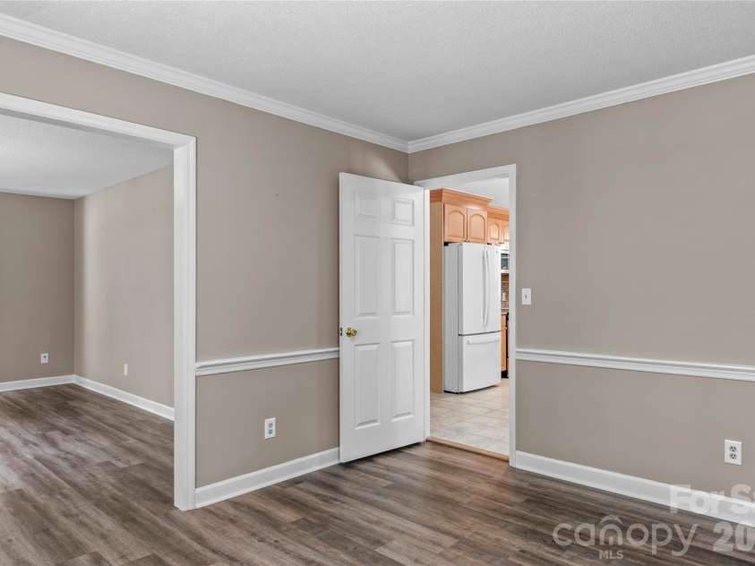 3545 Lakeshore Drive, Clemmons, NC 27012.  MLS# CAR4419434, YatesRealty ID 48503. 