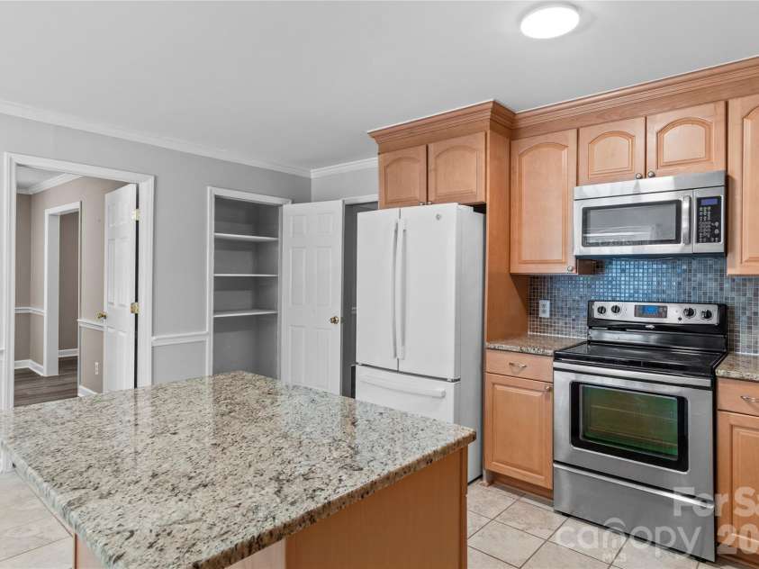 3545 Lakeshore Drive, Clemmons, NC 27012.  MLS# CAR4419434, YatesRealty ID 48503. 