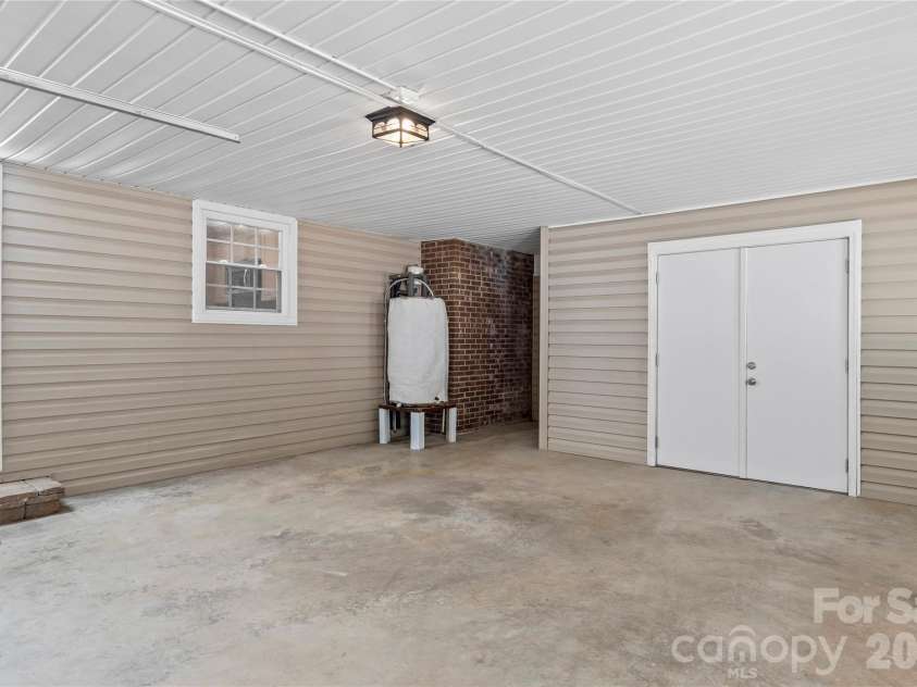 3545 Lakeshore Drive, Clemmons, NC 27012.  MLS# CAR4419434, YatesRealty ID 48503. 