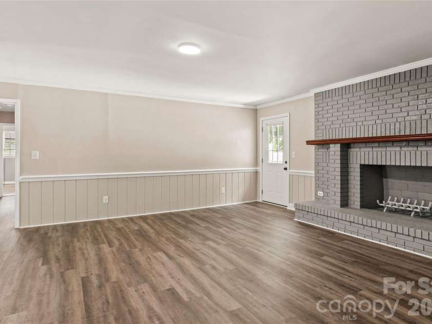 3545 Lakeshore Drive, Clemmons, NC 27012.  MLS# CAR4419434, YatesRealty ID 48503. 